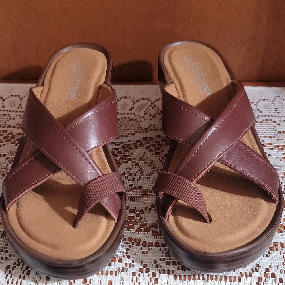 Eastland Willow Memory Foam Slip-On Sandals in Brown Size 7